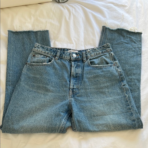 Zara Ripped Jeans - Picture 2 of 5